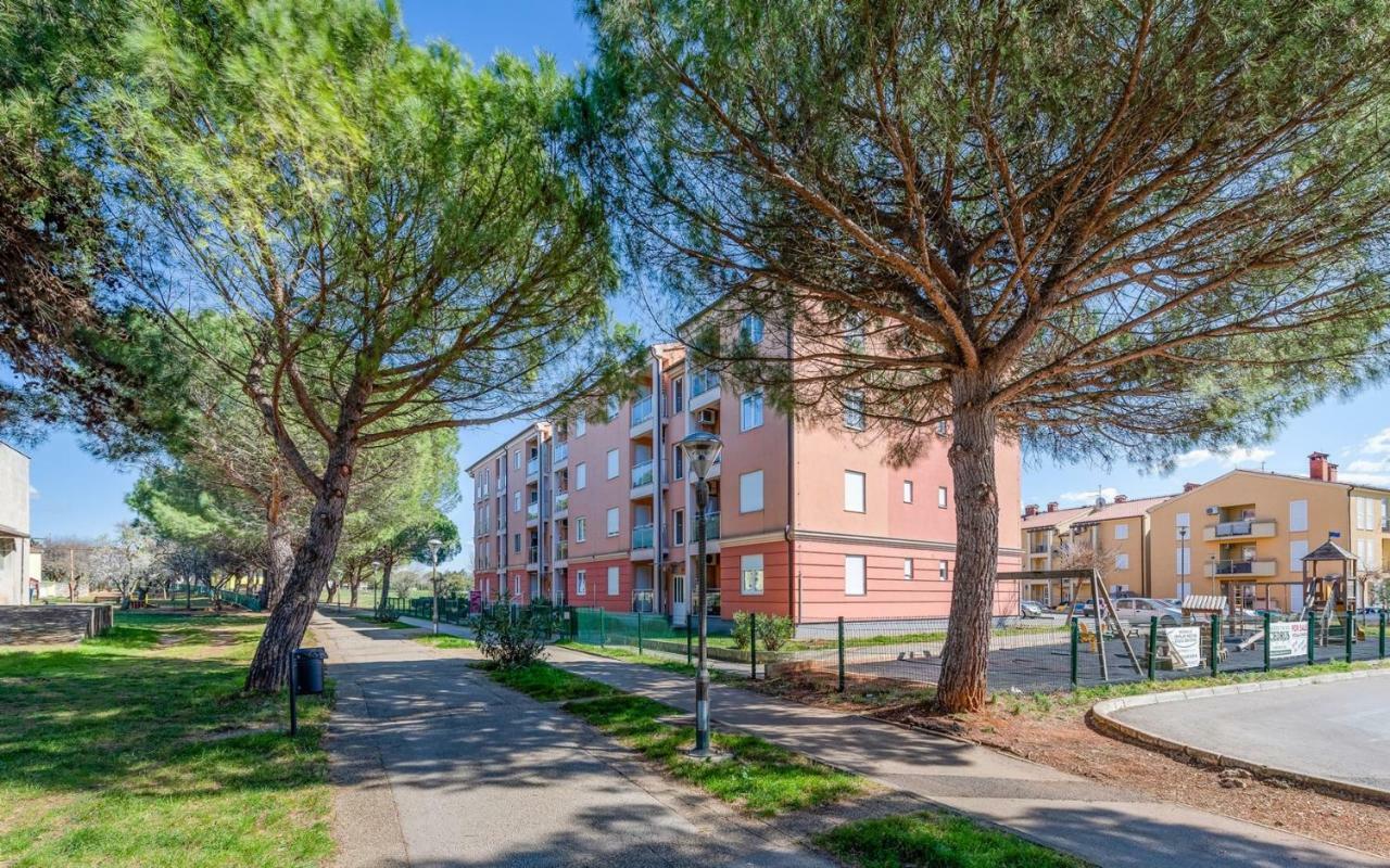 Laura House With Apartment Umag Kültér fotó
